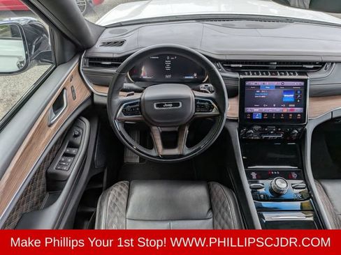 Used 2025 Jeep Grand Cherokee Summit w/ Obsidian Package AWD/4WD image 15