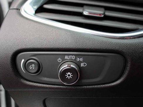 Used 2019 Chevrolet Malibu LT FWD image 13