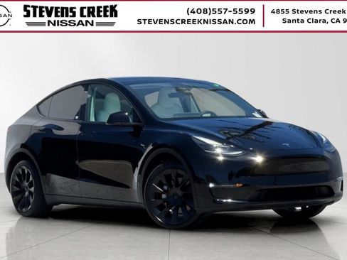 Used 2023 Tesla Model Y Long Range AWD/4WD image 1