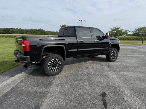 Used 2017 GMC Sierra 2500 Denali w/ Duramax Plus Package AWD/4WD image 7