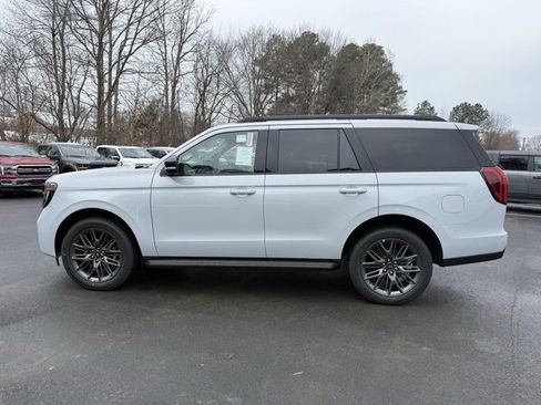 New 2026 Ford Expedition Platinum image 2
