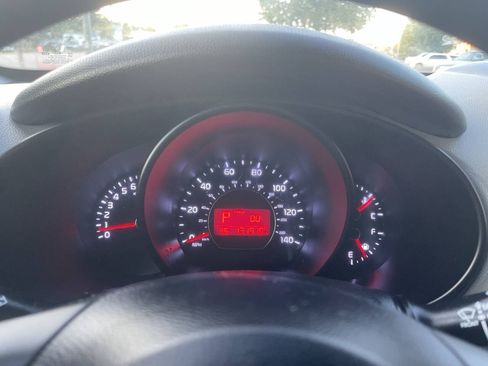 Used 2016 Kia Soul + FWD image 16