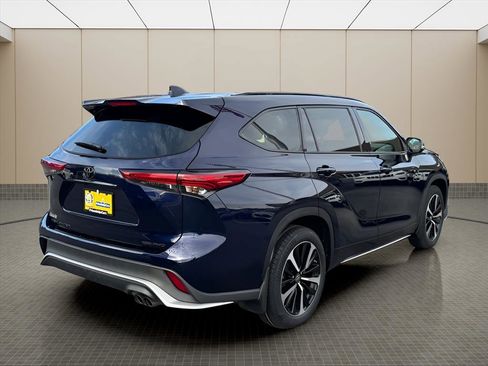 Used 2022 Toyota Highlander XSE image 3