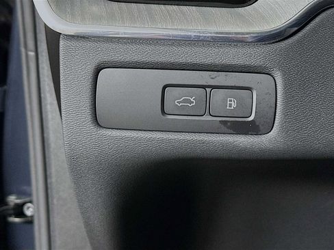 Used 2025 Volvo XC60 T8 Plus w/ Protection Package Premier image 10