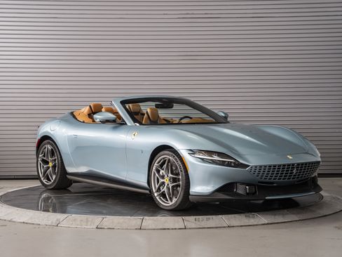Used 2025 Ferrari Roma Spider RWD image 7