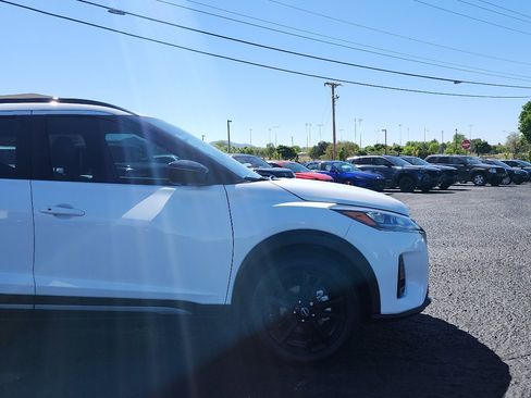 Used 2024 Nissan Kicks SR w/ SR Premium Package FWD image 4