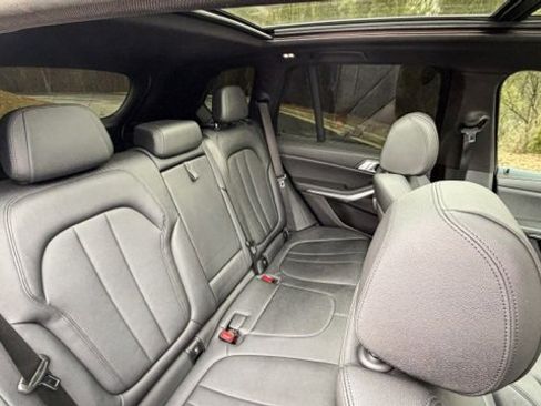 Used 2019 BMW X5 xDrive40i w/ Parking Assistance Package image 31