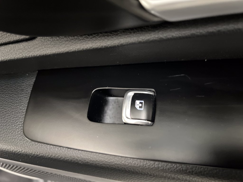 Used 2025 Kia Telluride S FWD image 28