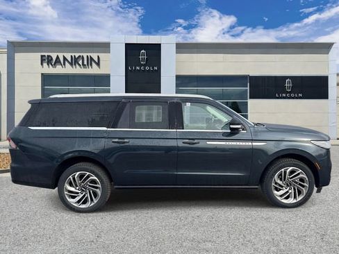 New 2026 Lincoln Navigator L Reserve AWD/4WD image 8