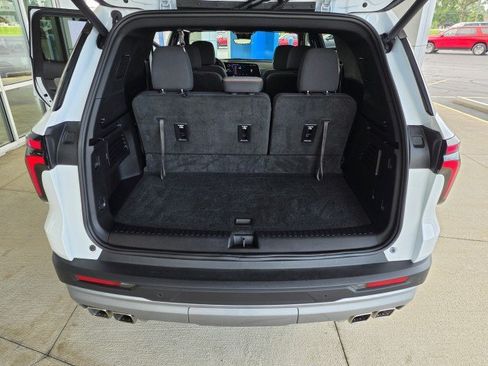 Used 2026 Chevrolet Traverse LT w/ Driver Confidence Package FWD image 12