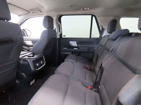Used 2025 Ford Expedition Active AWD/4WD image 15