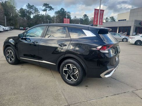 Used 2023 Kia Sportage LX image 3