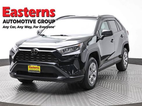 Used 2021 Toyota RAV4 LE image 1