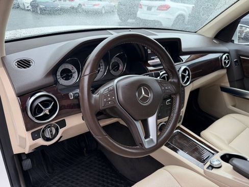 Used 2013 Mercedes-Benz GLK 350 4MATIC image 10