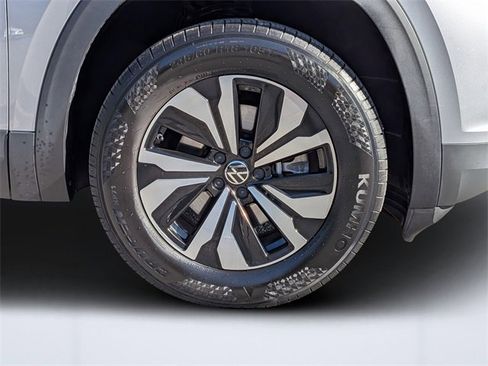 Certified 2024 Volkswagen Atlas Cross Sport SE image 10