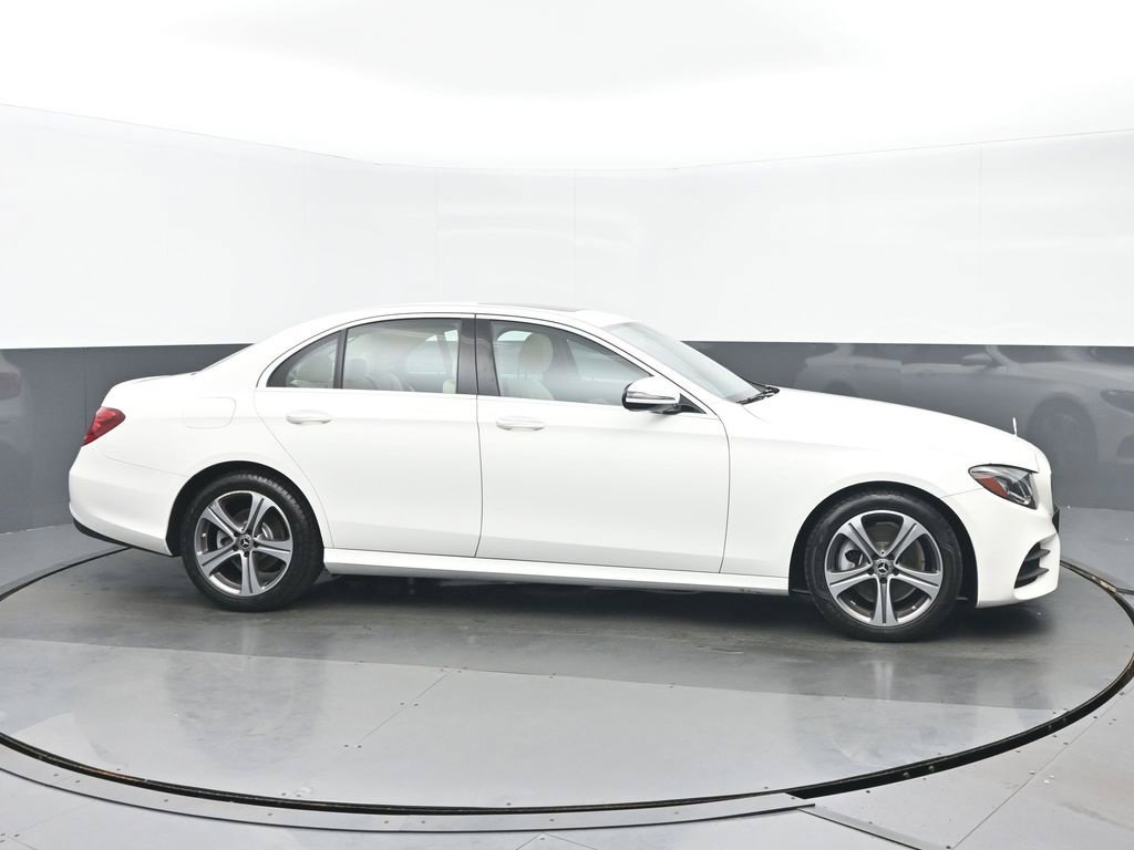 Used 2019 Mercedes-Benz E 300 4MATIC image 2