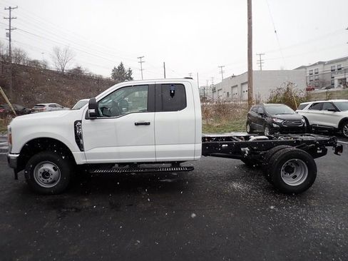 New 2025 Ford F350 XL w/ XL Chrome Package image 2