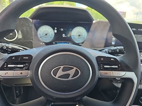 Used 2024 Hyundai Elantra SEL FWD image 10