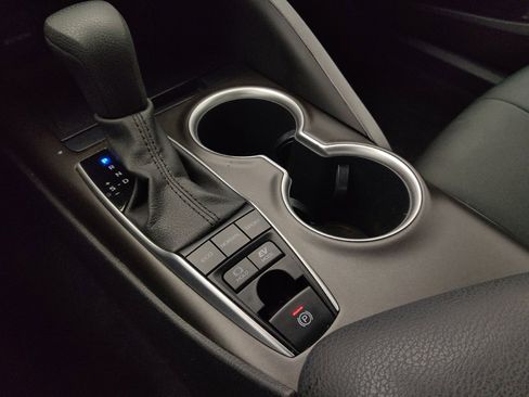 Used 2022 Toyota Camry LE image 26