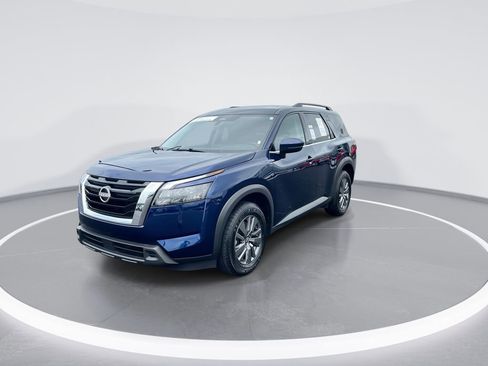 Used 2025 Nissan Pathfinder SV FWD image 4