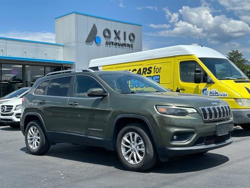 Used 2019 Jeep Cherokee Latitude w/ Popular Appearance Group AWD/4WD image 1