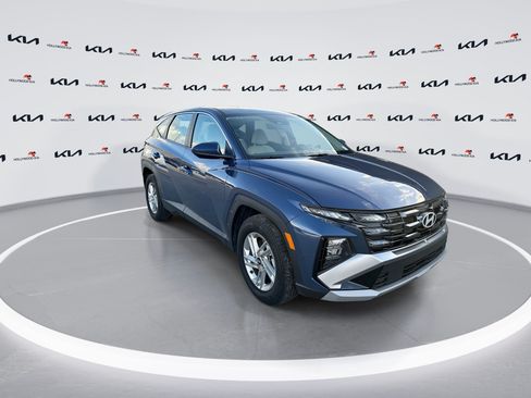 Used 2025 Hyundai Tucson SE FWD image 2