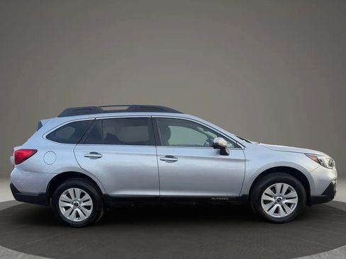 Used 2019 Subaru Outback 2.5i Premium image 4