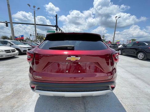 Used 2025 Chevrolet Trax LT w/ Driver Confidence Package FWD image 6