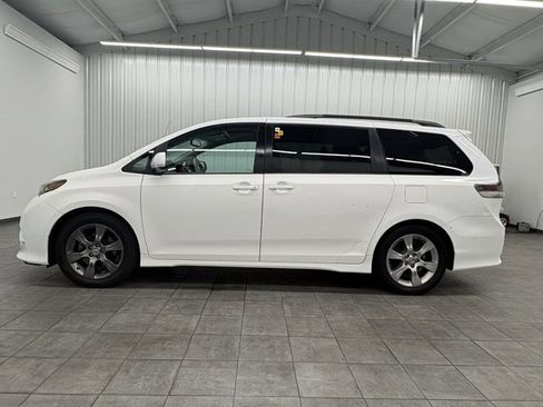 Used 2012 Toyota Sienna SE image 6