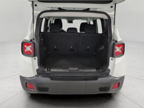 Used 2023 Jeep Renegade Latitude AWD/4WD image 45