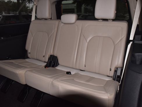 Used 2022 Ford Expedition Max Limited image 15