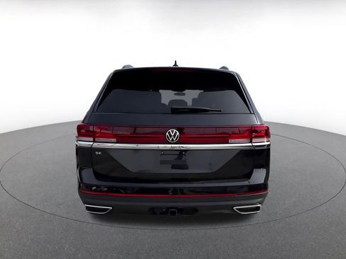 Used 2025 Volkswagen Atlas SE image 12