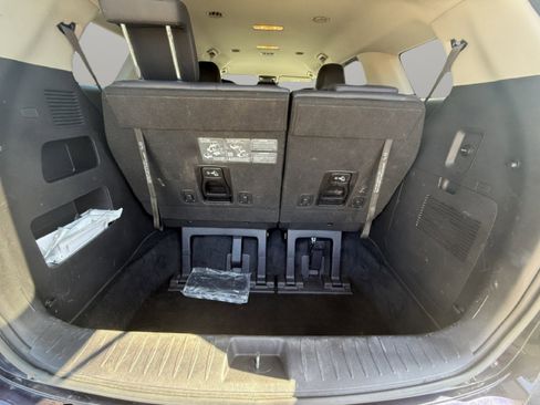 Used 2024 Kia Carnival LX FWD image 28
