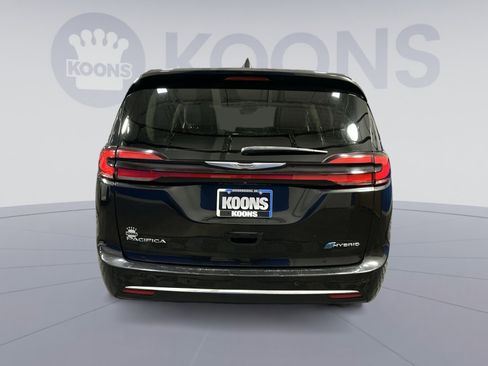 Used 2022 Chrysler Pacifica Touring-L w/ Uconnect Theater Family Group image 5