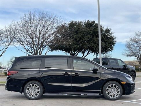 New 2026 Honda Odyssey Touring image 3