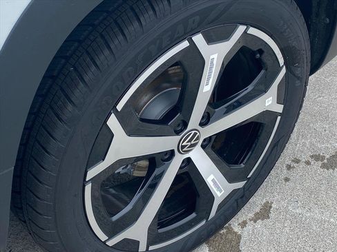 New 2026 Volkswagen Taos SEL image 12