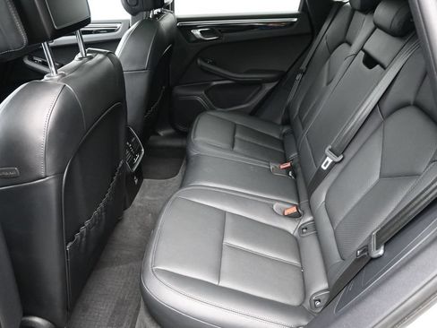 Certified 2023 Porsche Macan AWD/4WD image 7