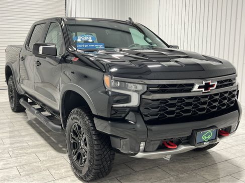 Used 2024 Chevrolet Silverado 1500 ZR2 w/ Technology Package image 7