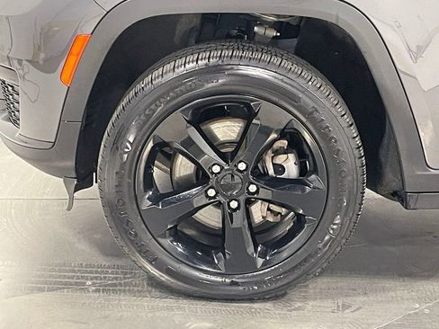 Used 2023 Jeep Grand Cherokee L Laredo AWD/4WD image 17