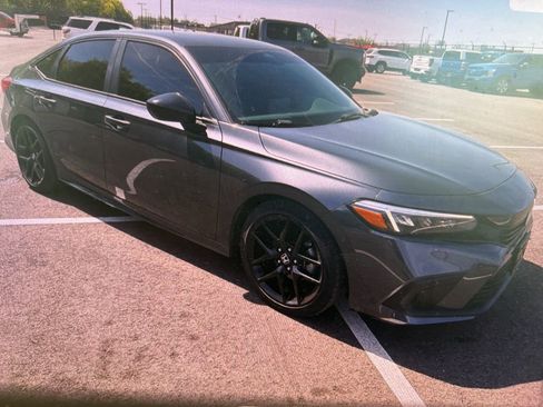 Used 2024 Honda Civic Sport image 3