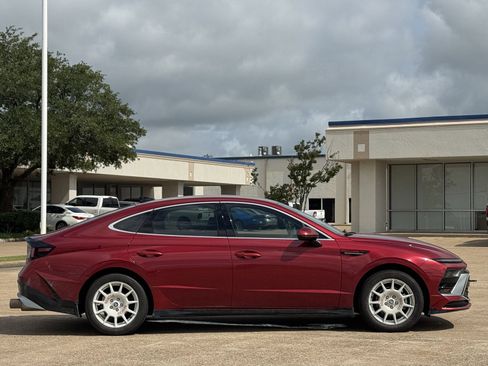 Used 2024 Hyundai Sonata SEL FWD image 3