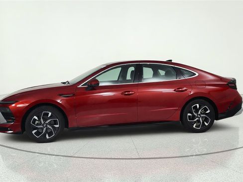 Used 2025 Hyundai Sonata SEL FWD image 2