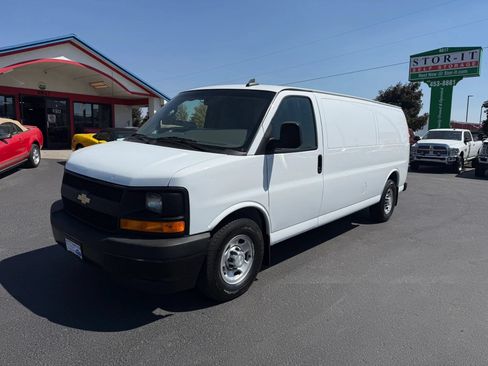 Used 2017 Chevrolet Express 3500 Extended RWD image 1