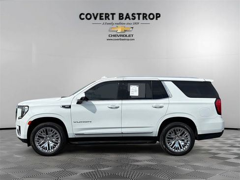 Used 2022 GMC Yukon SLT w/ SLT Premium Package image 4