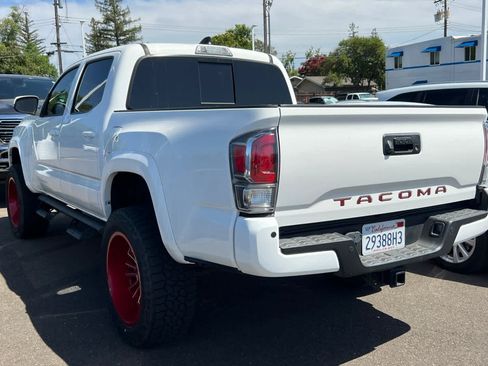 Used 2021 Toyota Tacoma TRD Sport w/ Technology Package AWD/4WD image 6