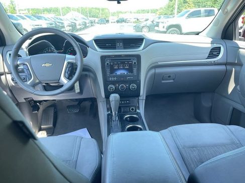 Used 2017 Chevrolet Traverse LT FWD image 18