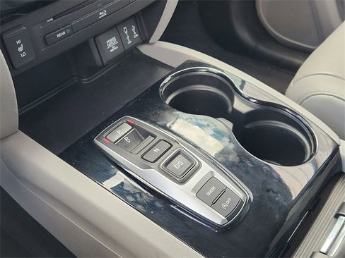 Certified 2018 Honda Pilot Touring image 19