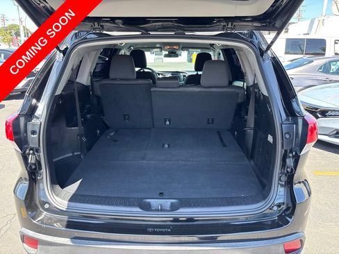 Used 2019 Toyota Highlander LE w/ Carpet Mat Package (TMS) FWD image 10
