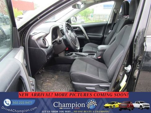 Used 2018 Toyota RAV4 XLE FWD image 9