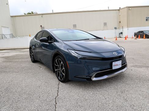 Used 2026 Toyota Prius Plug-In Hybrid FWD image 5